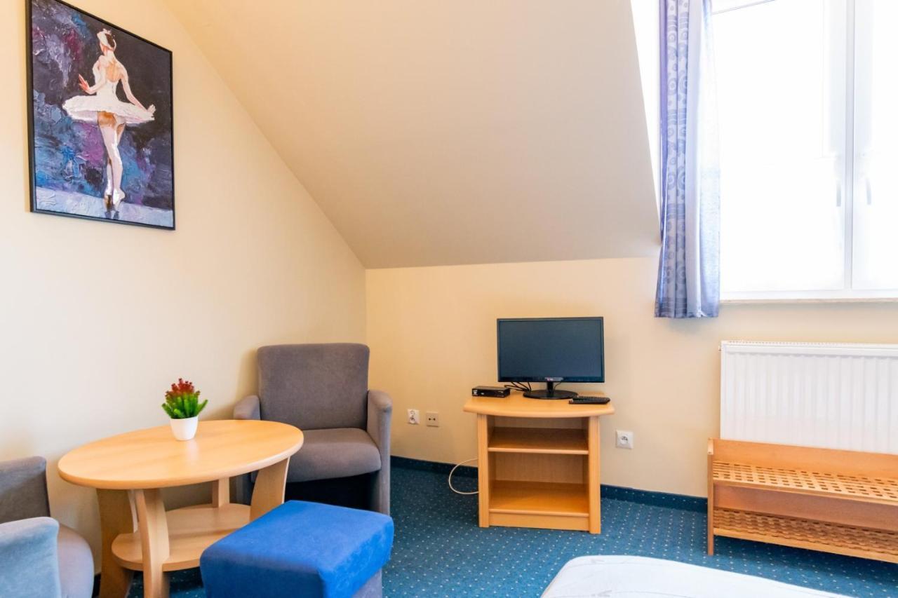 Hotel Pod Platanem Rowy  Zewnętrze zdjęcie